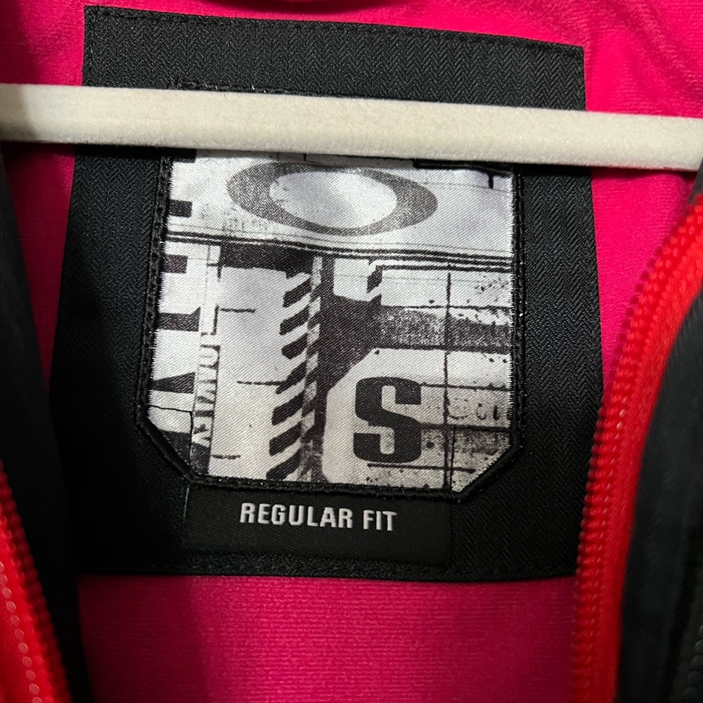 Oakley Snowboard Jacket - Picture 3 of 5